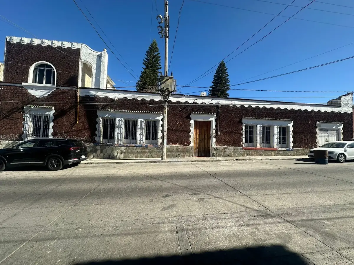 Fachada de Clínica Casa Calera sobre Calle Independencia 416, Col. Rancho Blanco, San Pedro Tlaquepaque