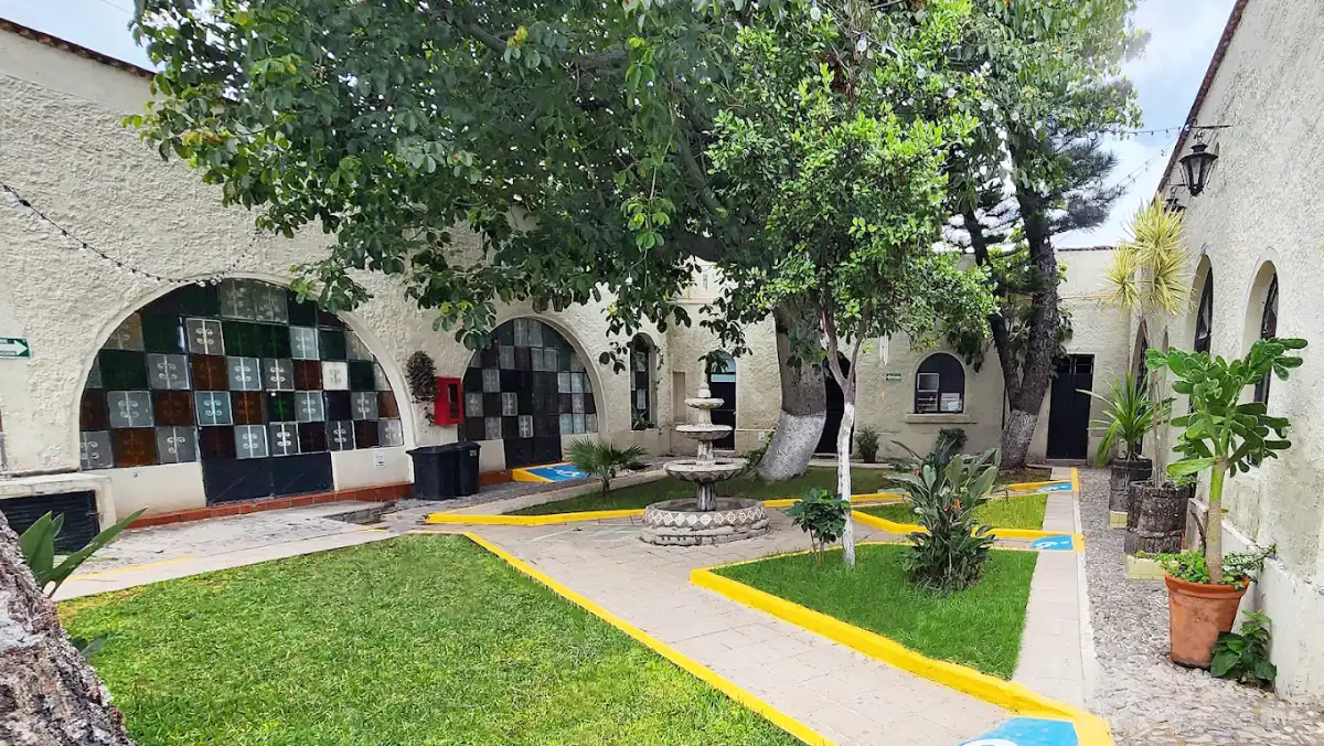 Andadores del patio con señalización de accesibilidad